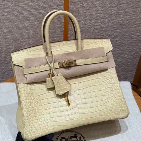 Classic Hermes Bag: A Stylish and Versatile Choice for Elegance - Picture 1 of 6